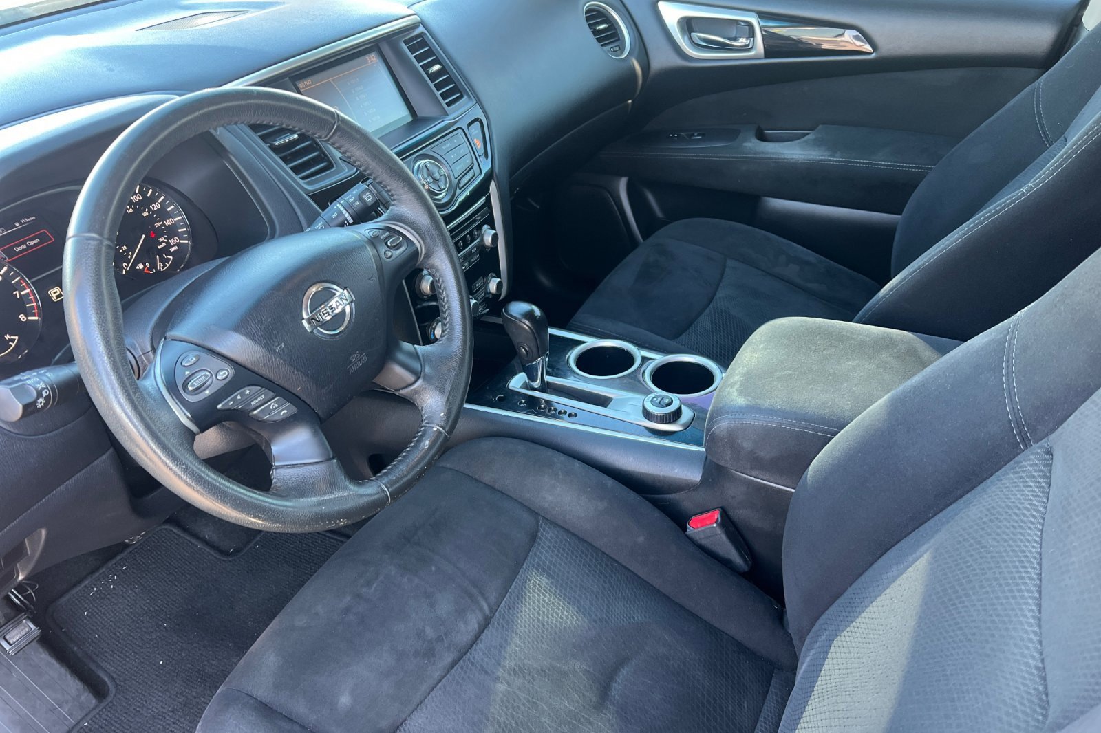 Used 2015 Nissan Pathfinder SV image 7