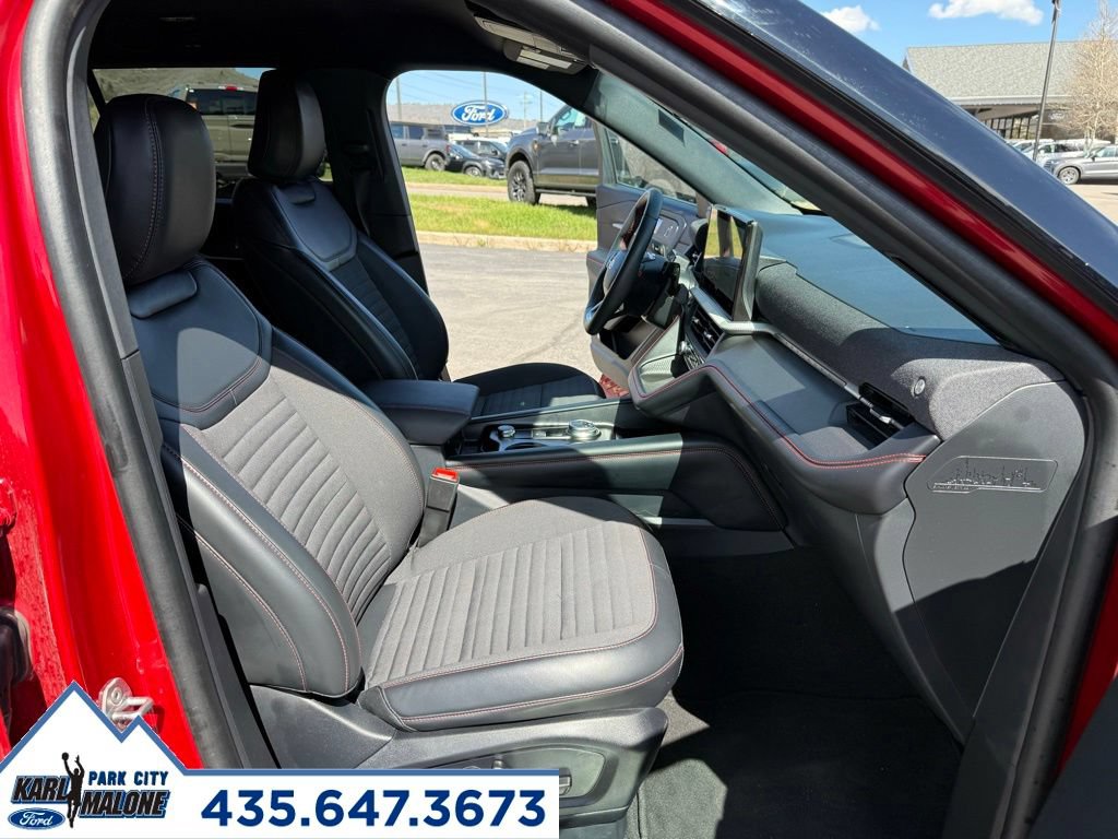 Used 2025 Ford Explorer ST-Line w/ ST-Line Street Pack AWD/4WD image 39
