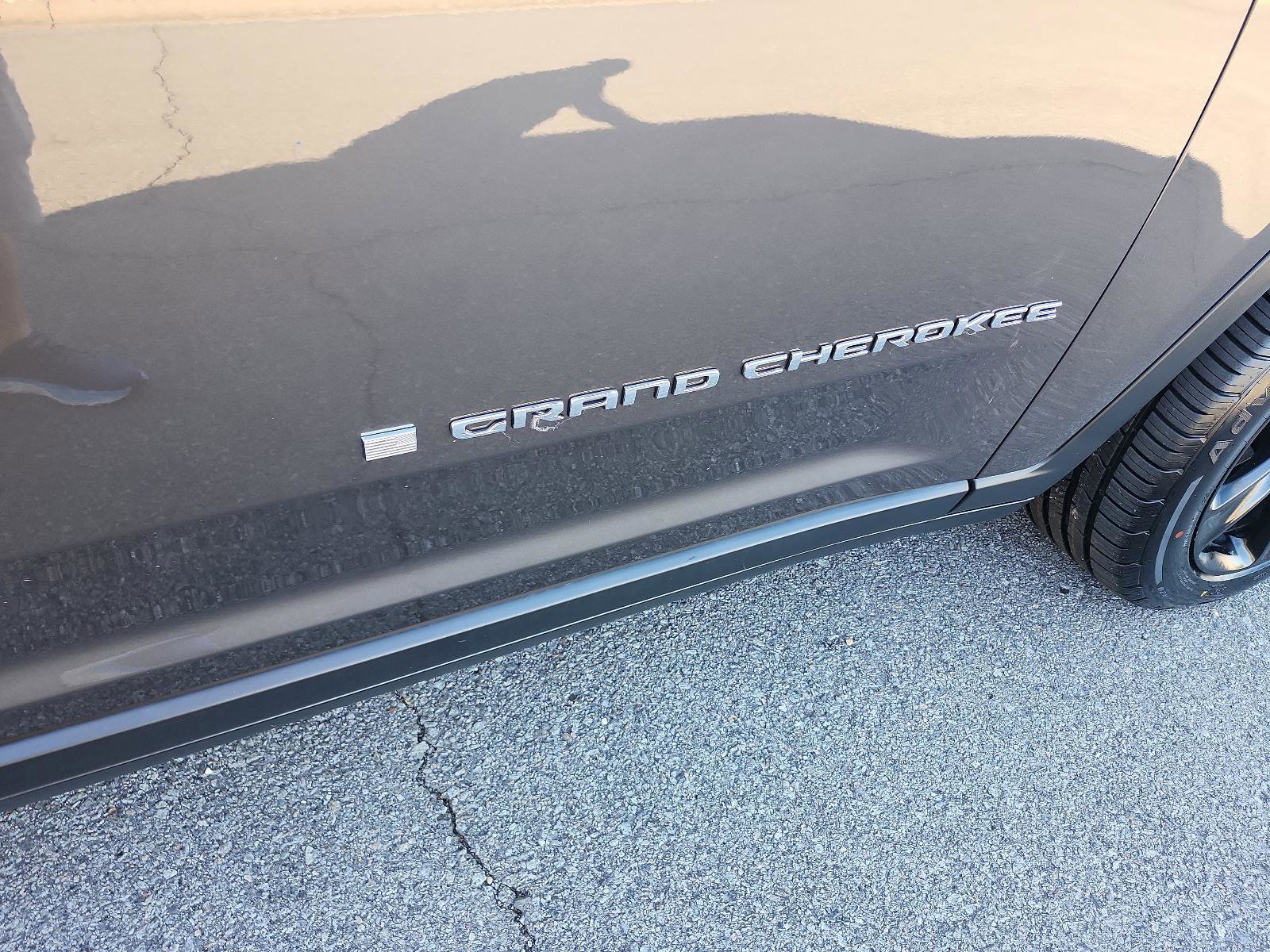 Used 2022 Jeep Grand Cherokee Limited w/ Trailer Tow Prep Group (B) image 7