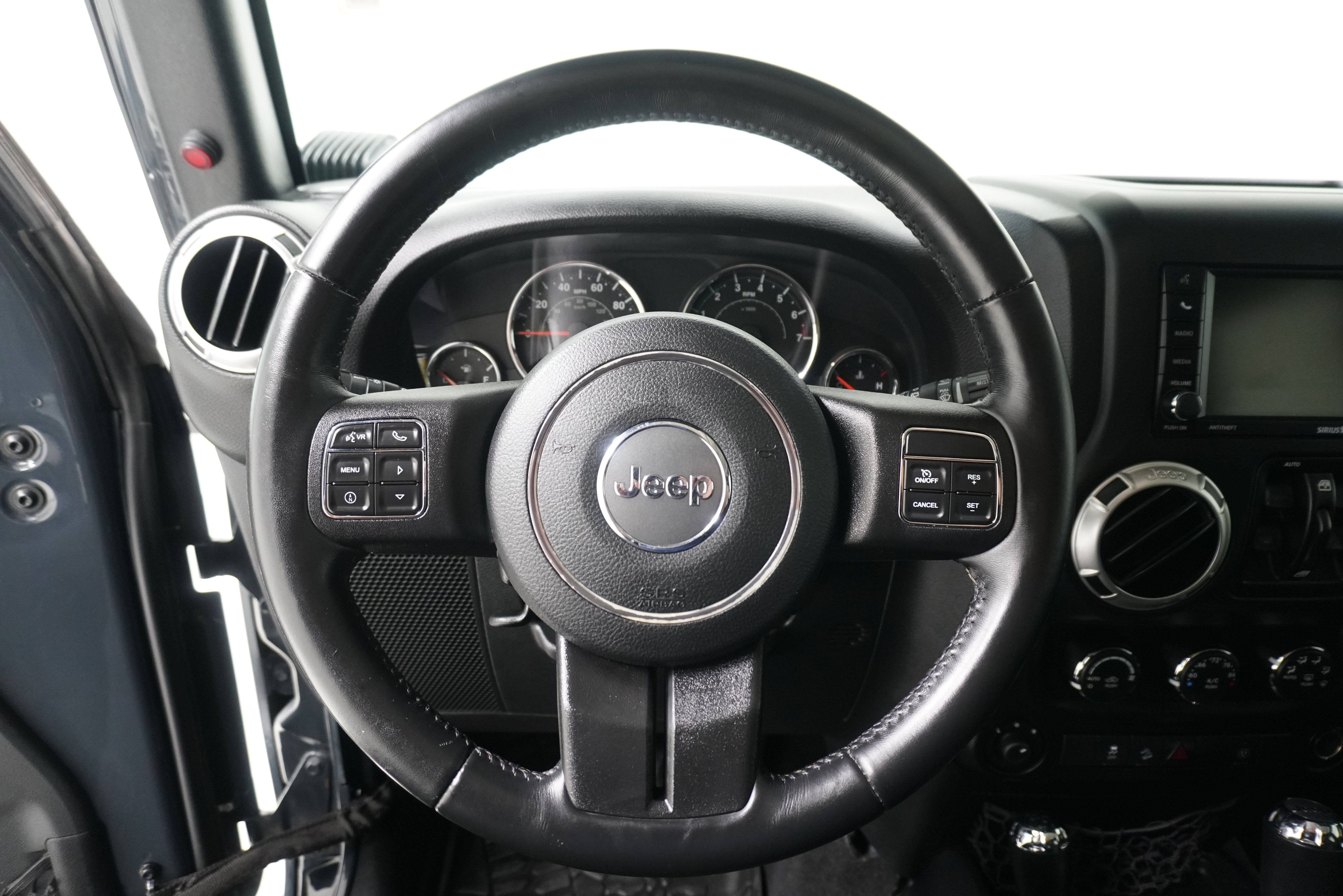 Used 2016 Jeep Wrangler Unlimited Rubicon w/ Connectivity Group AWD/4WD image 16