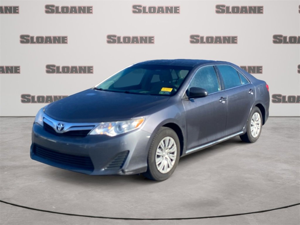 Used 2014 Toyota Camry LE image 1