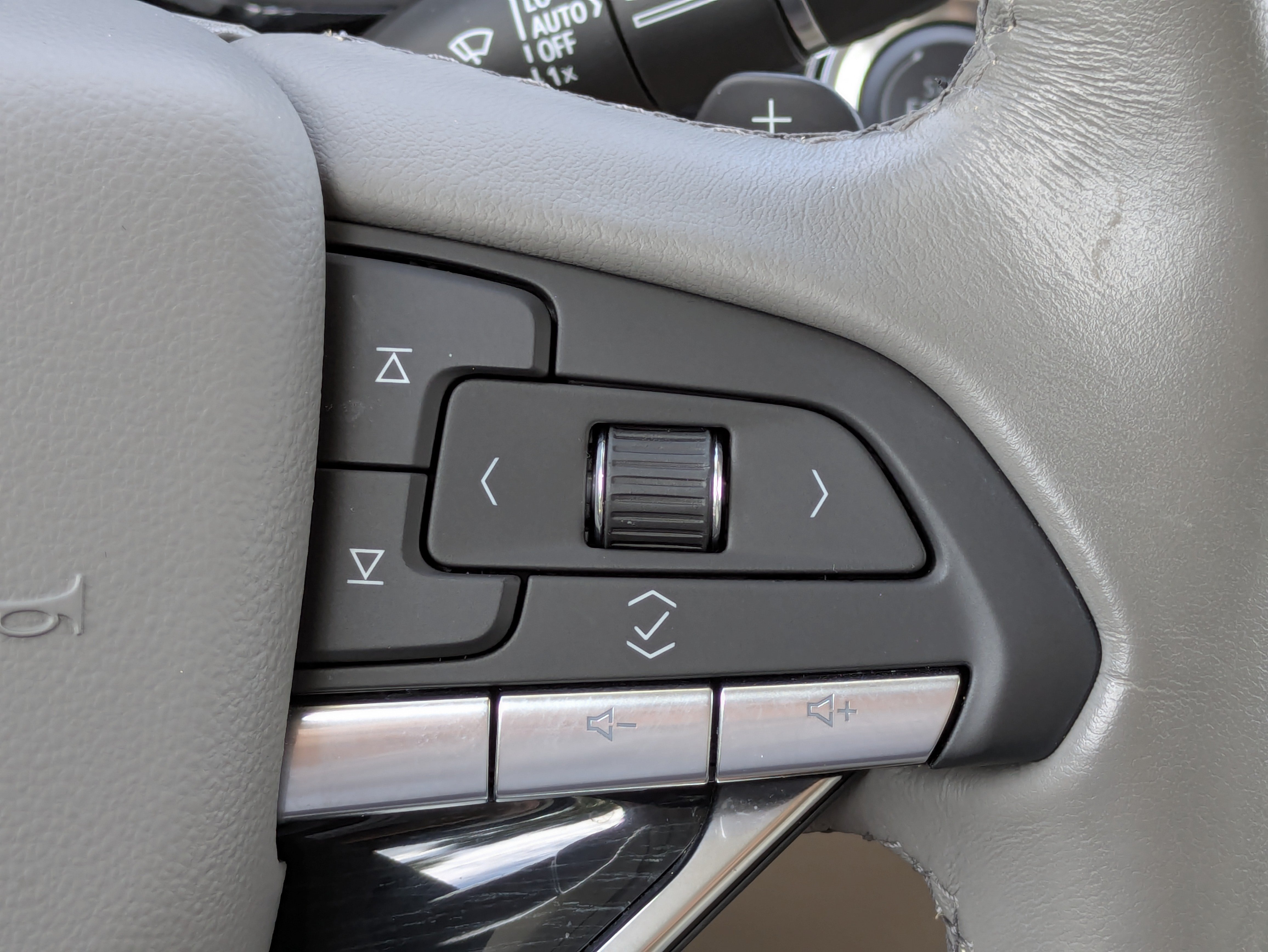 Certified 2024 Cadillac XT6 Premium Luxury FWD image 24