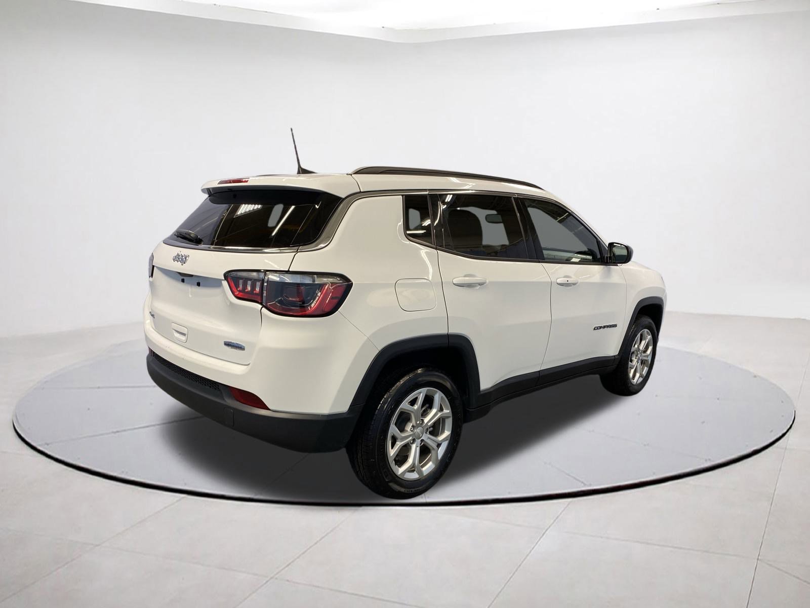 Certified 2024 Jeep Compass Latitude image 6