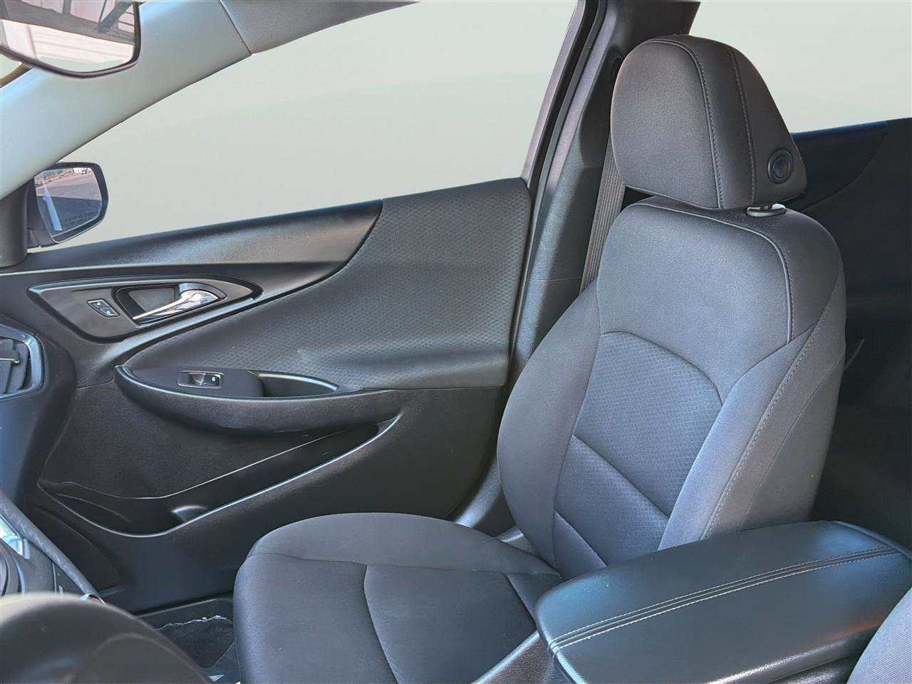 Used 2020 Chevrolet Malibu LT FWD image 14