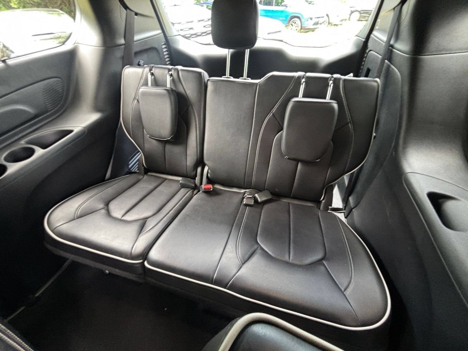 Used 2025 Chrysler Pacifica Limited FWD image 32