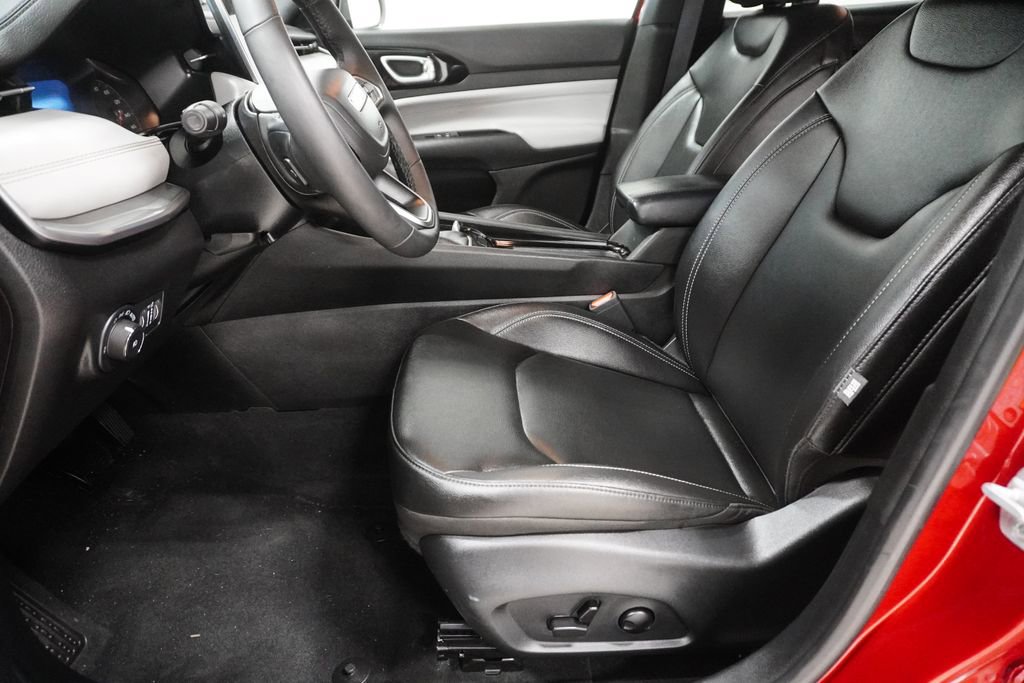 Certified 2025 Jeep Compass Limited w/ Sun & Sound Group image 6