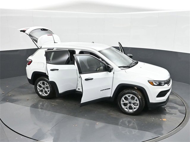 Used 2025 Jeep Compass Sport image 49
