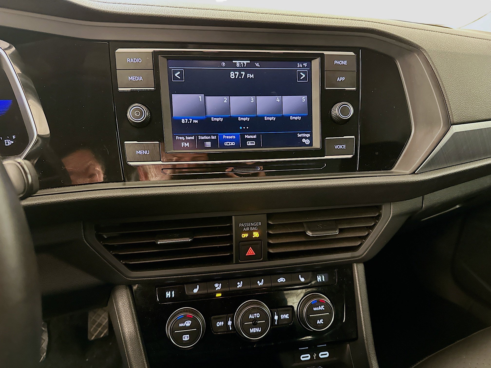 Used 2024 Volkswagen Jetta SE image 25