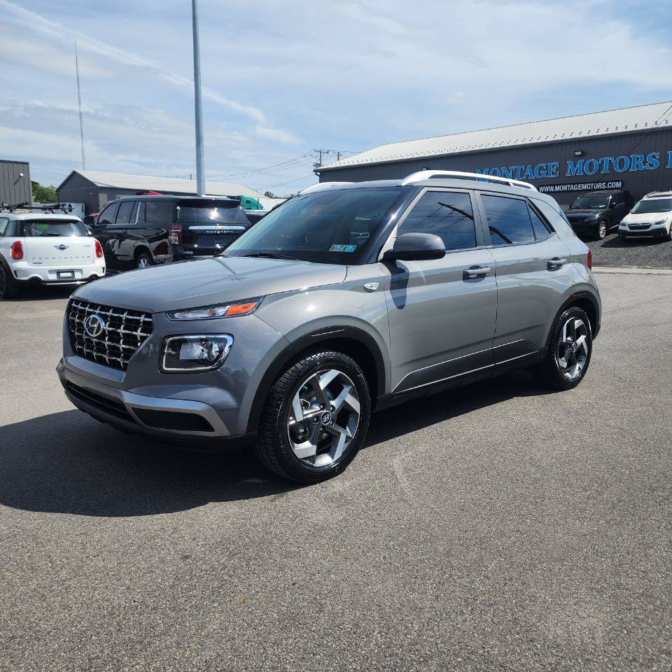 Used 2022 Hyundai Venue SEL w/ Cargo Package FWD image 3