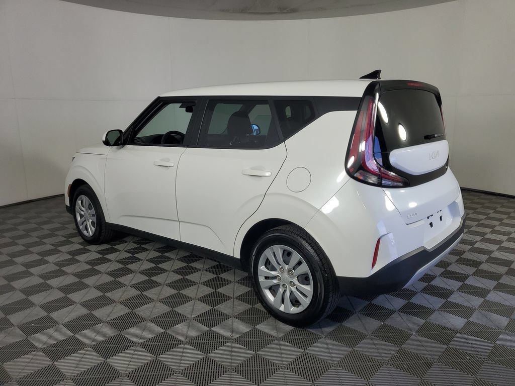 Used 2025 Kia Soul LX FWD image 6