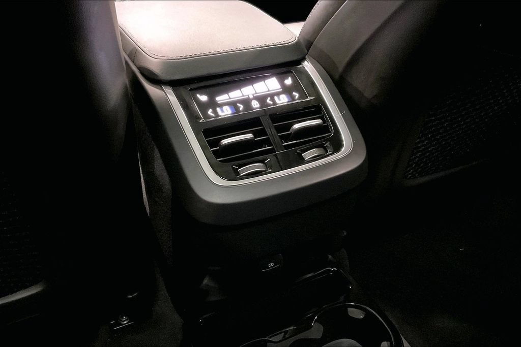 Certified 2024 Volvo XC90 B6 Ultimate w/ Protection Package Premier AWD/4WD image 11