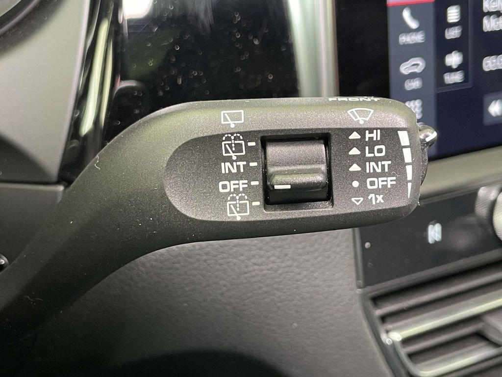 Certified 2025 Porsche Macan image 43