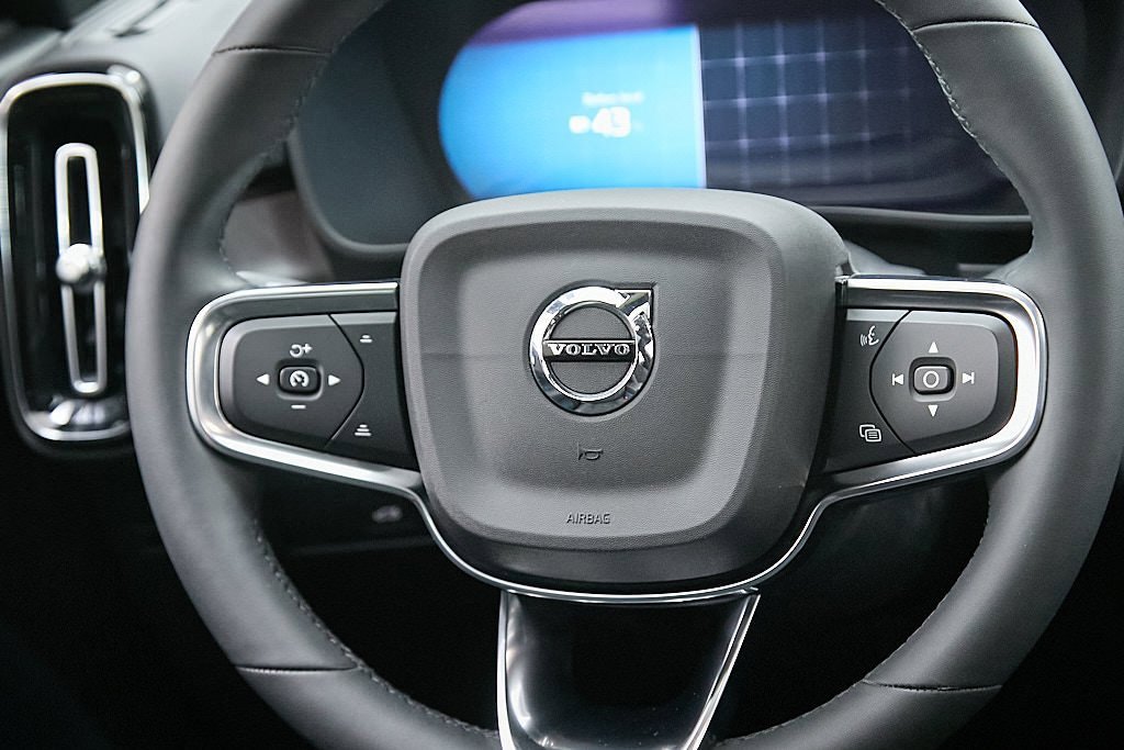 Certified 2023 Volvo XC40 Recharge Ultimate image 26