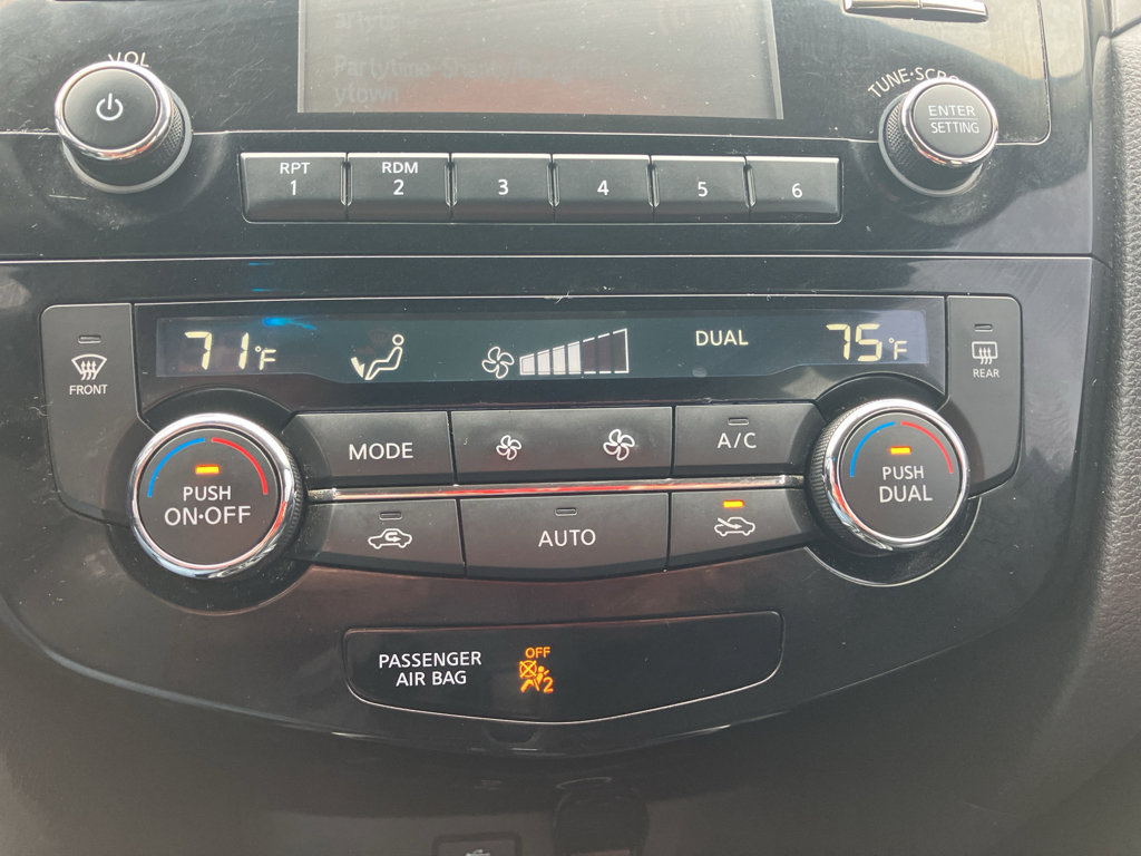 Used 2016 Nissan Rogue SV image 21