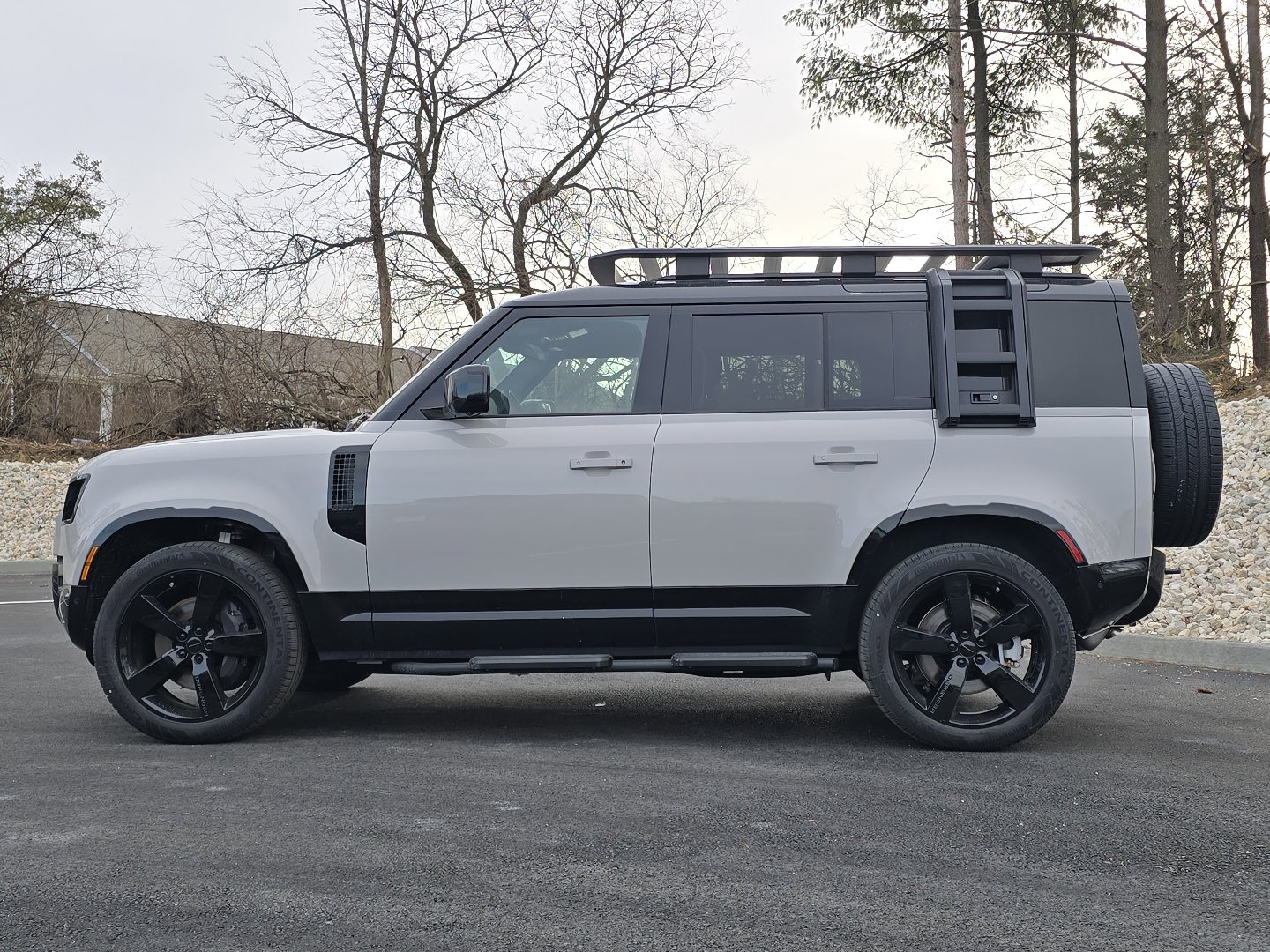 New 2026 Land Rover Defender 110 X-Dynamic SE image 21