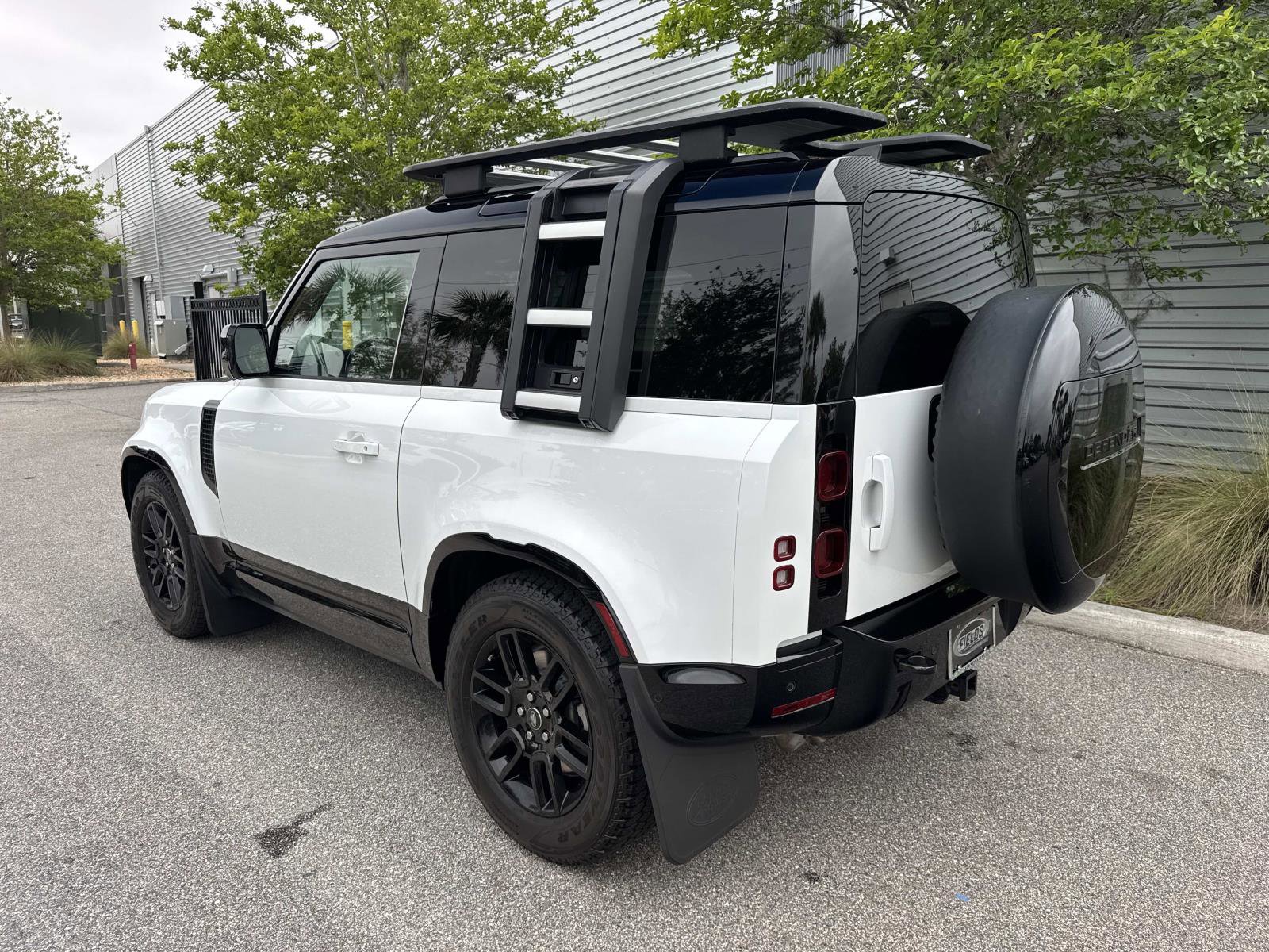 Used 2023 Land Rover Defender 90 X-Dynamic SE AWD/4WD image 3