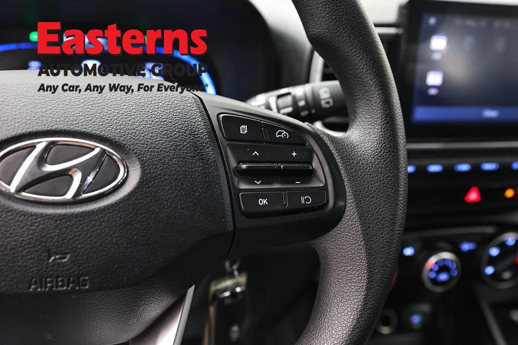 Used 2025 Hyundai Venue SE FWD image 15