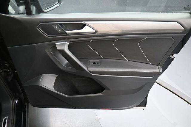 Used 2023 Volkswagen Tiguan SE R-Line FWD image 36