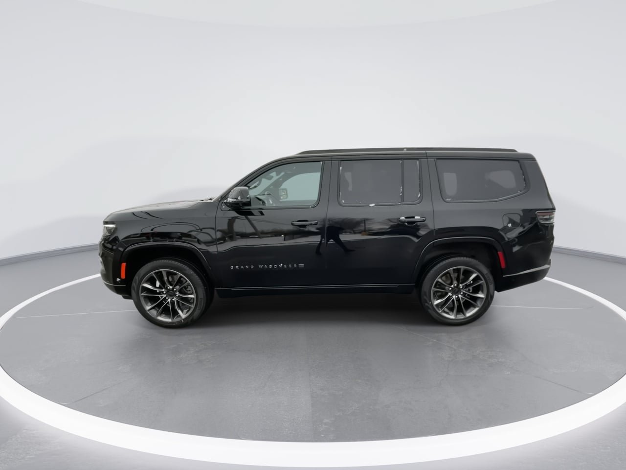 Used 2025 Jeep Grand Wagoneer Series III w/ Rear Seat Video Group 1 AWD/4WD image 5