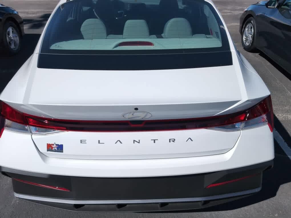 New 2026 Hyundai Elantra SE FWD image 15