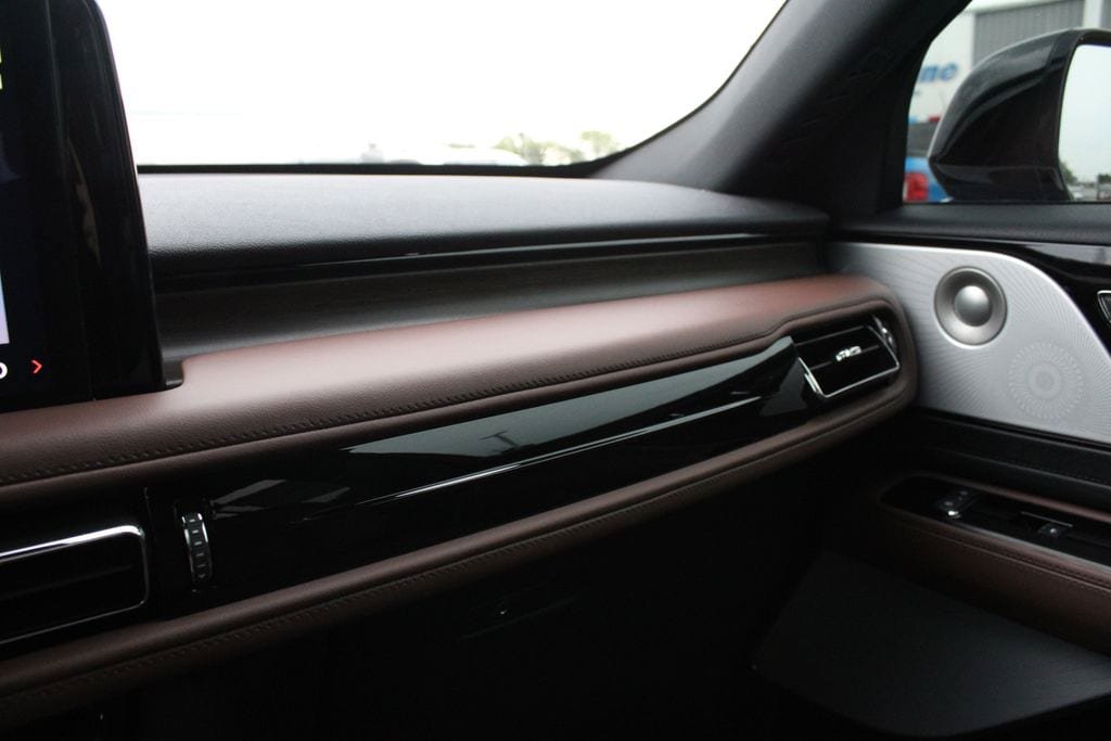 New 2026 Lincoln Aviator Reserve AWD/4WD image 19