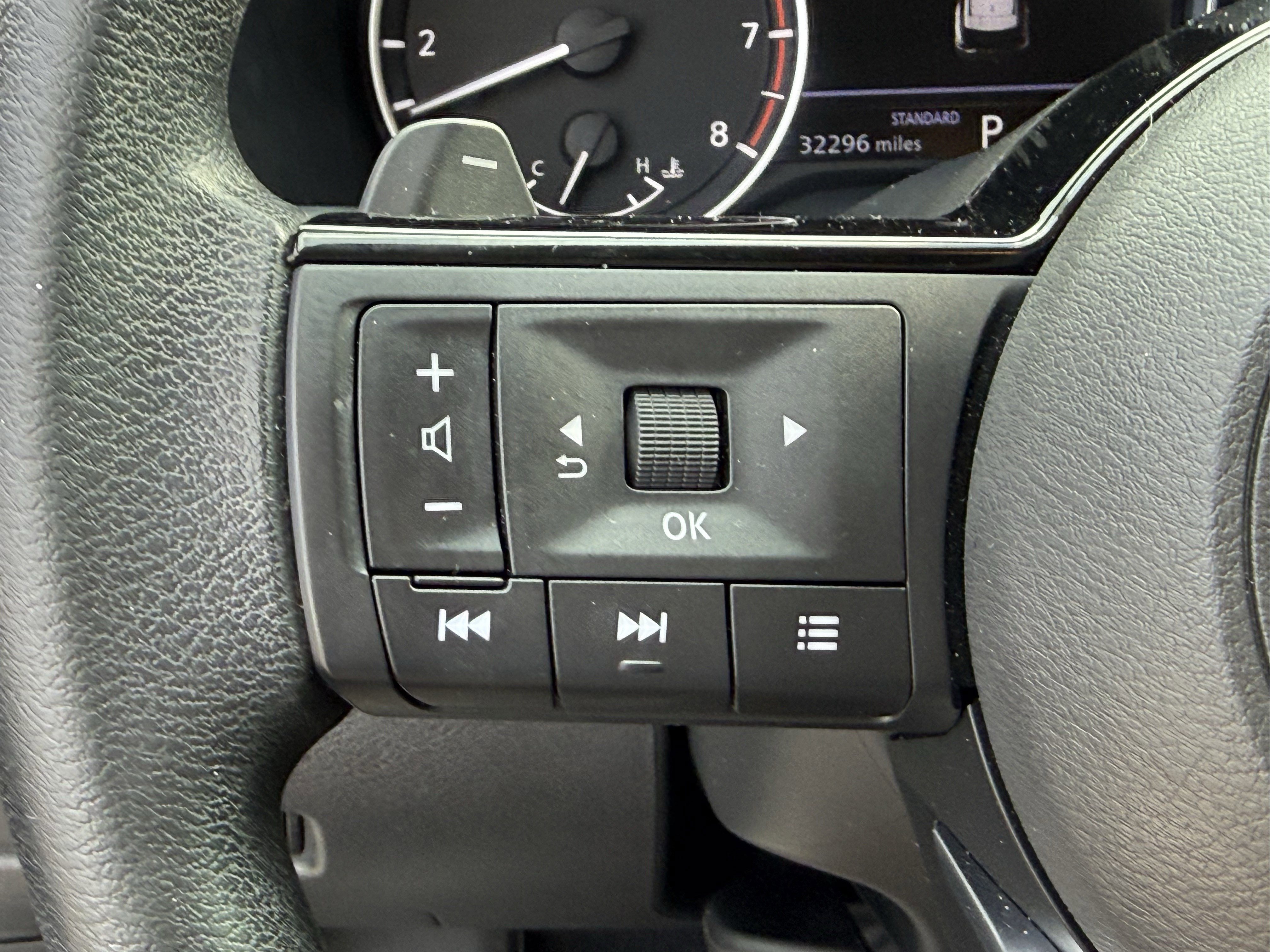 Used 2021 Nissan Rogue SV image 16