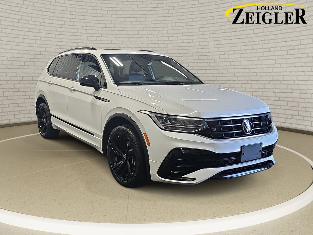 Used 2023 Volkswagen Tiguan SE R-Line AWD/4WD image 3