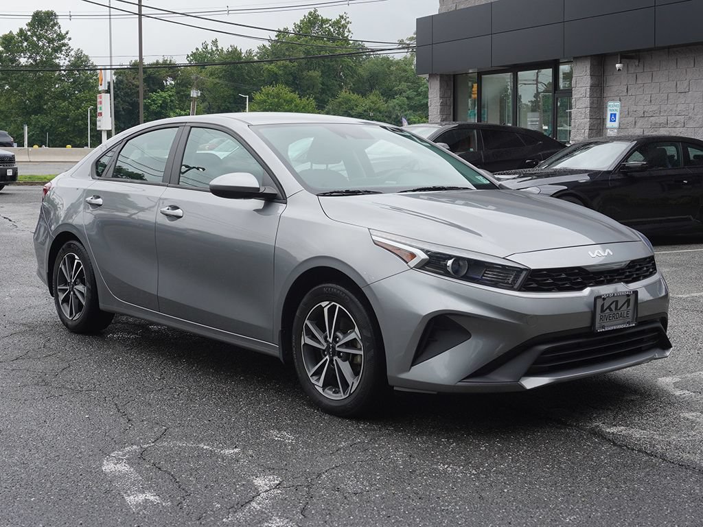Used 2022 Kia Forte LXS FWD image 2