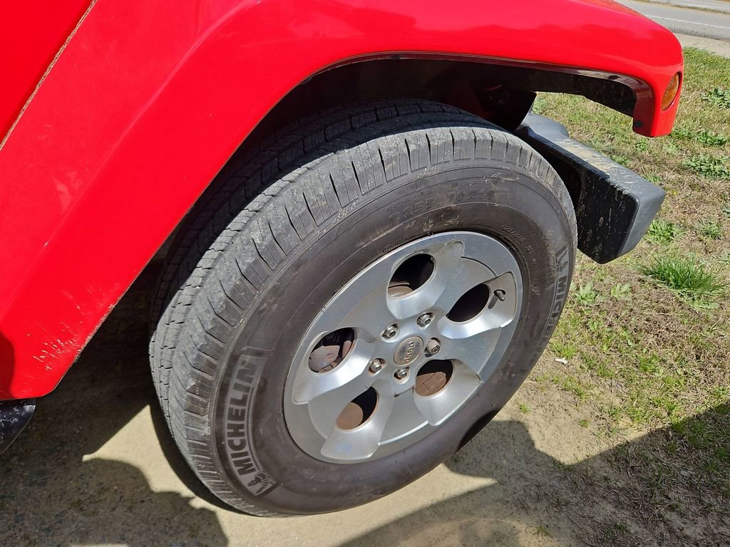 Used 2015 Jeep Wrangler Unlimited Sahara w/ Dual Top Group image 8