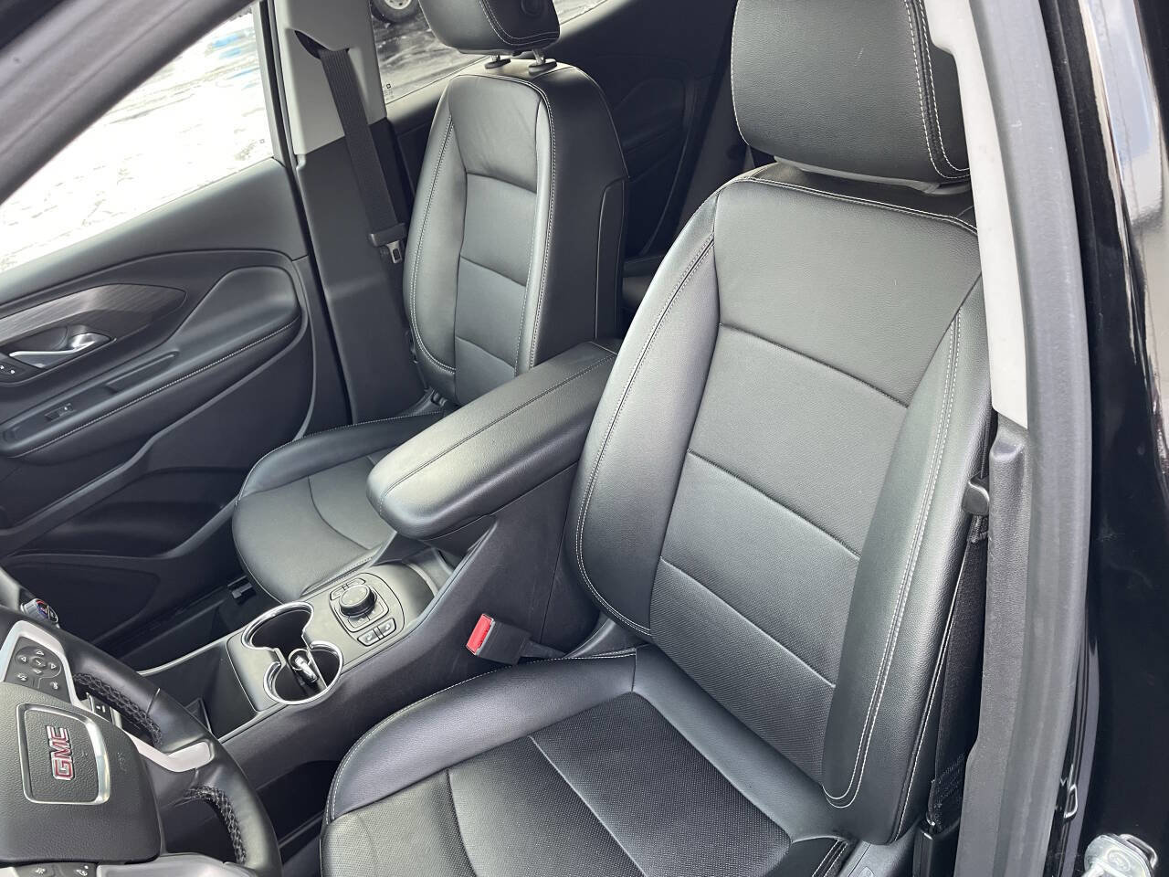 Used 2023 GMC Terrain SLT image 3