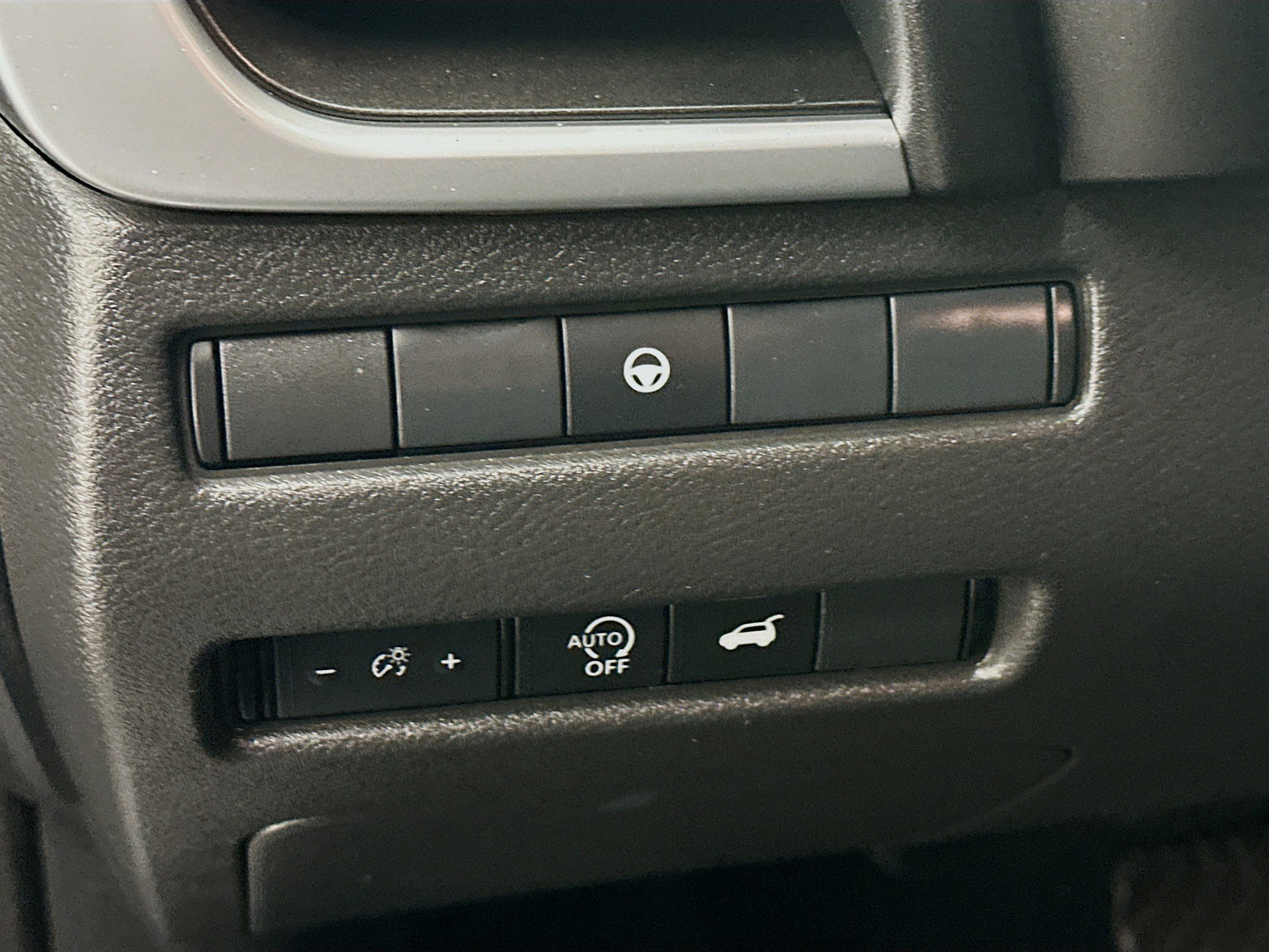 Used 2025 Nissan Rogue SV image 17