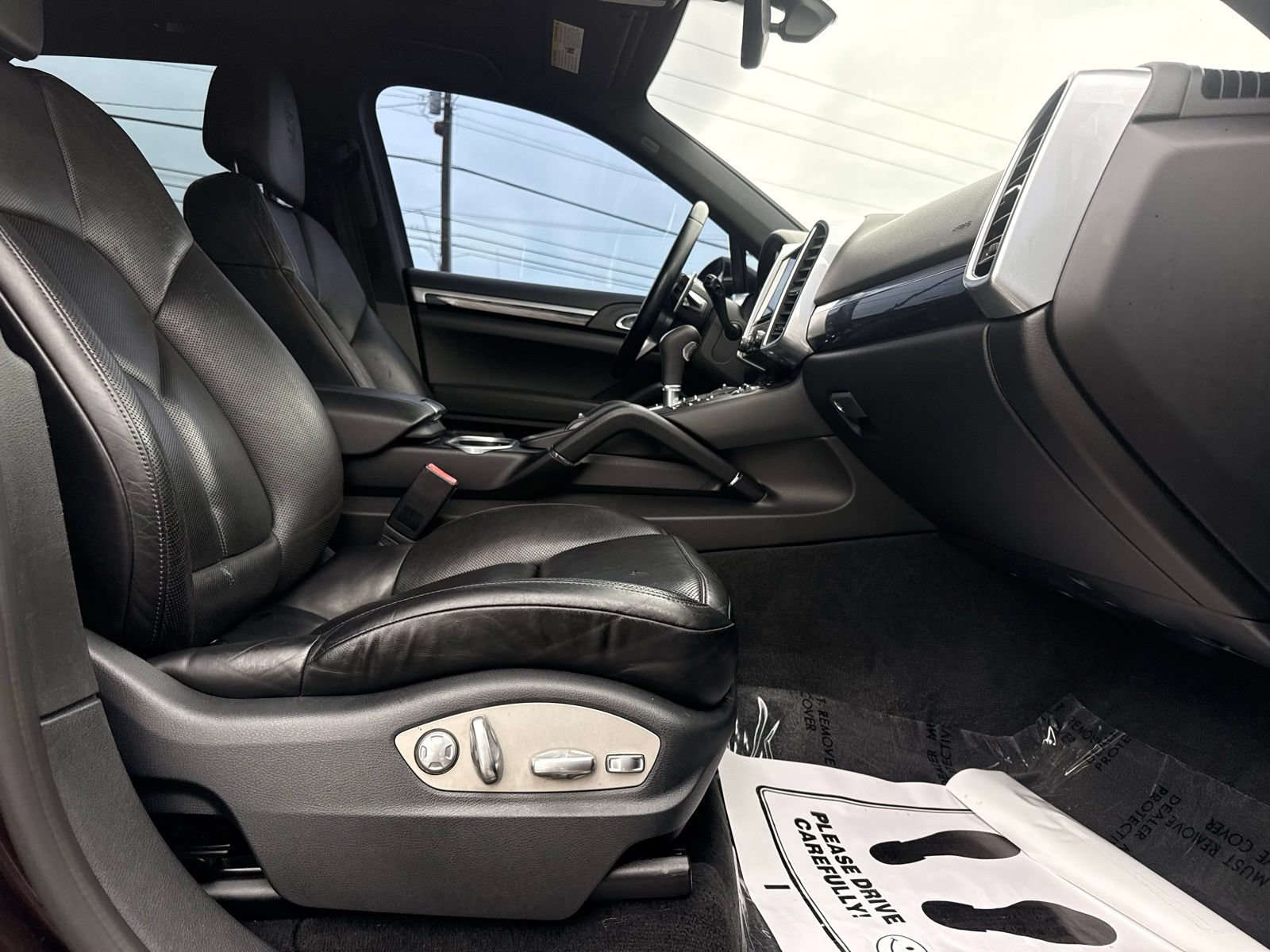 Used 2017 Porsche Cayenne Platinum Edition AWD/4WD image 32