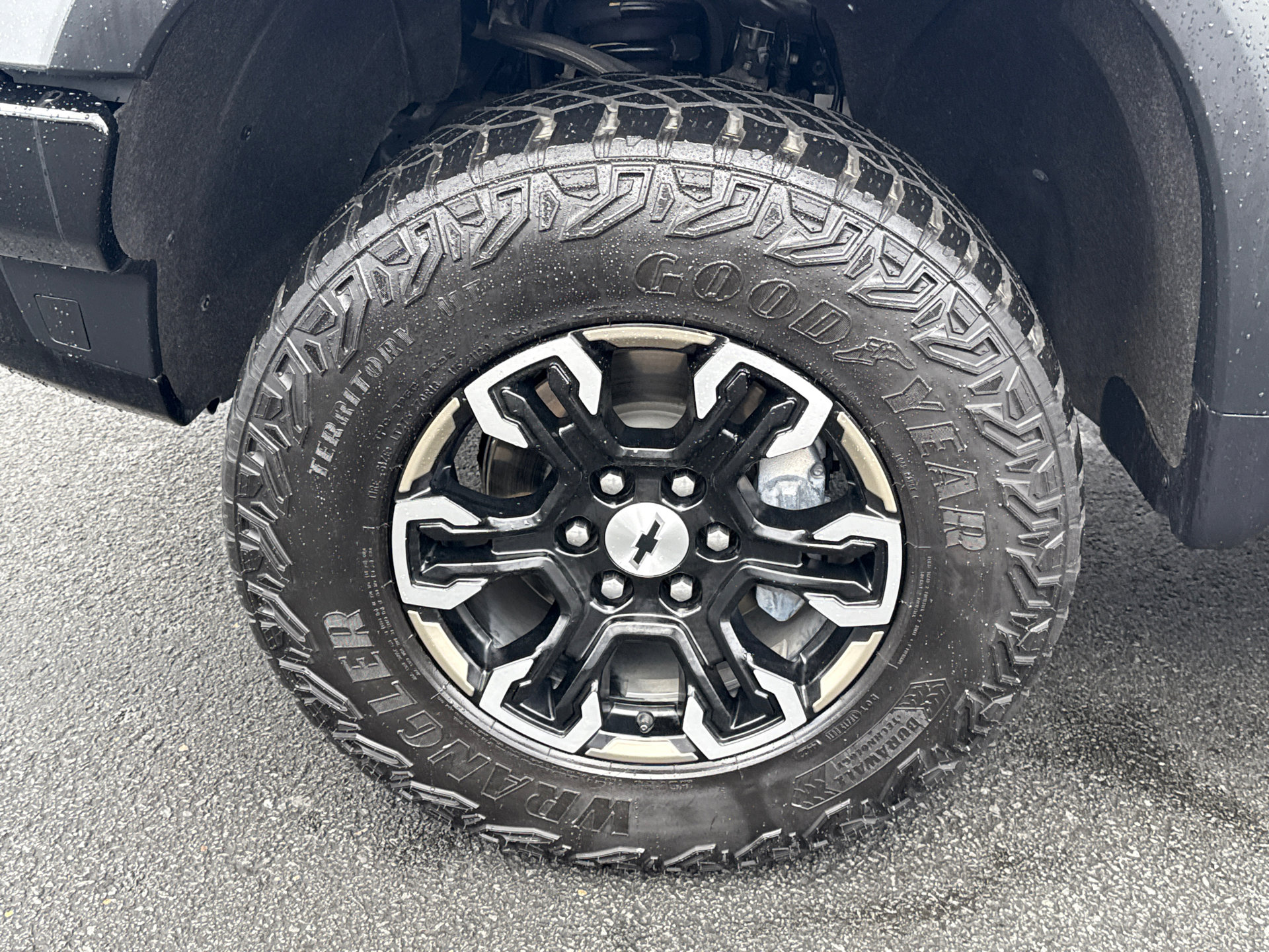 Used 2023 Chevrolet Silverado 1500 ZR2 w/ Technology Package AWD/4WD image 5