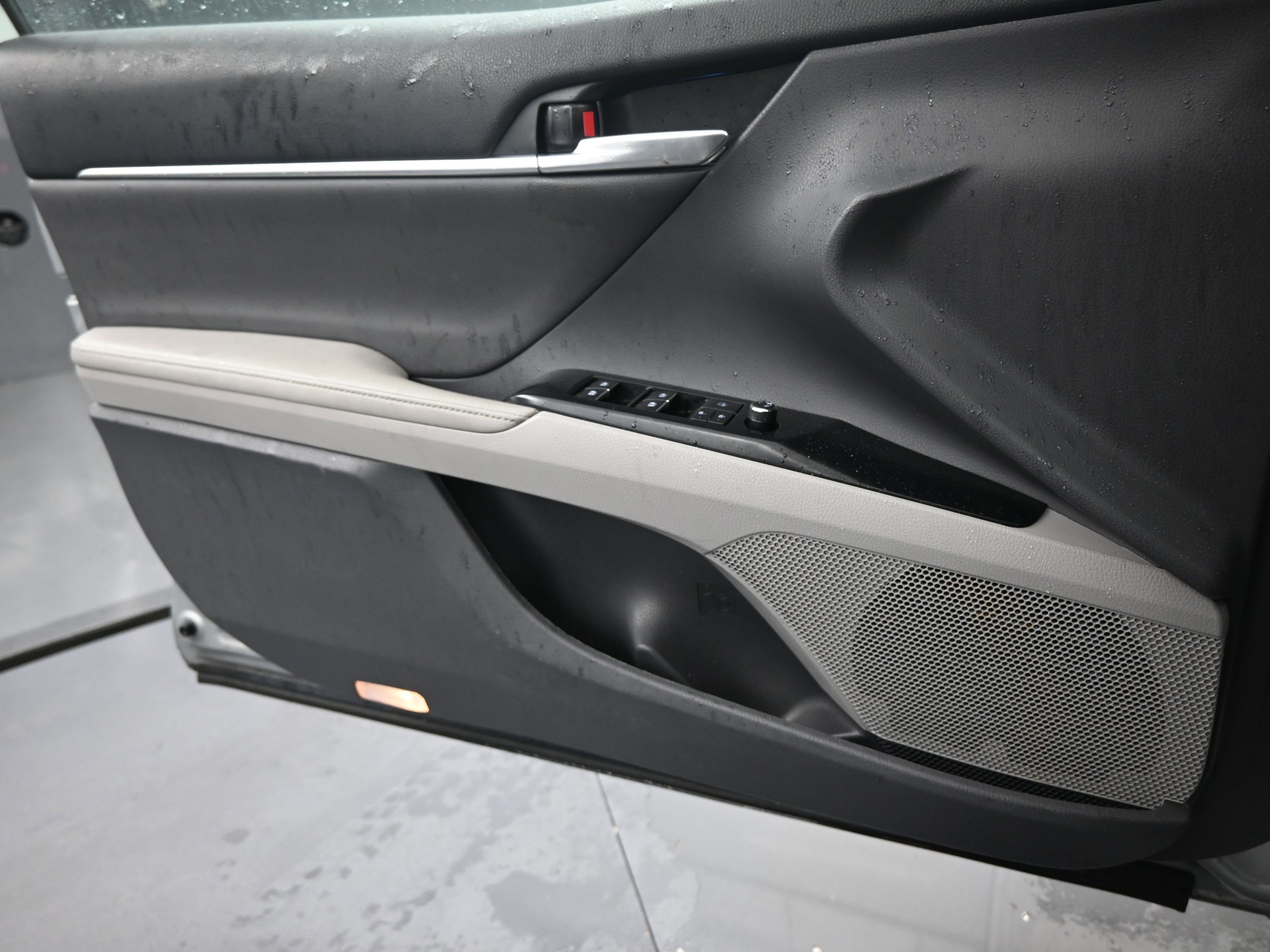 Certified 2020 Toyota Camry XLE w/ Sunroof Package image 16