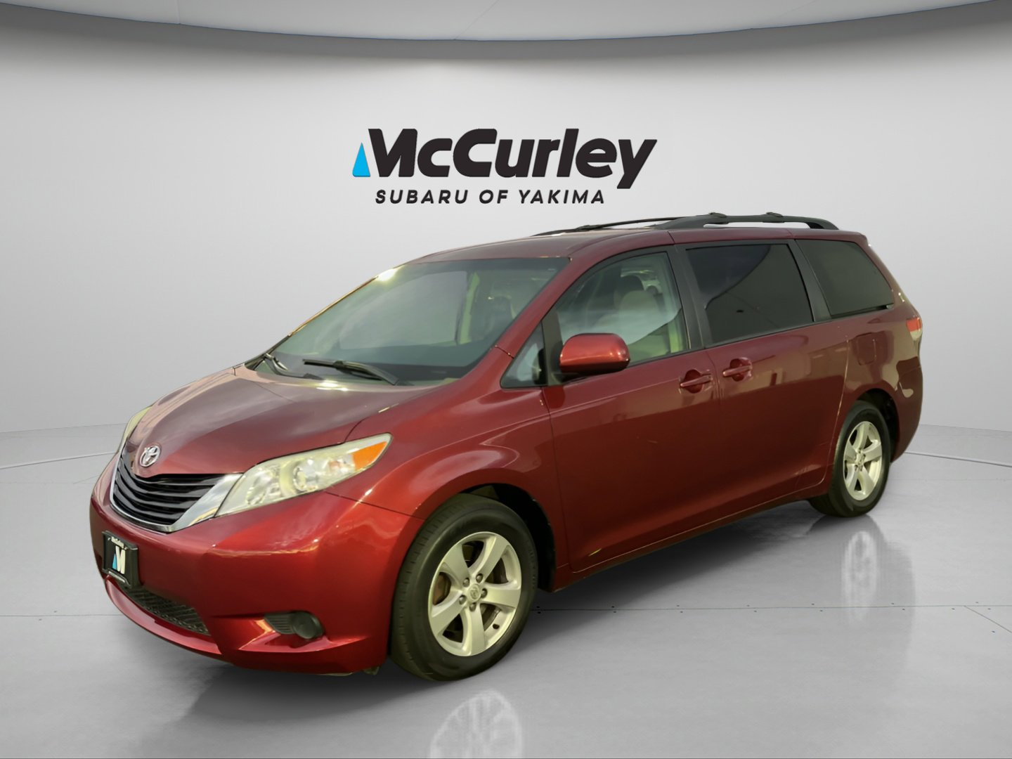 Used 2013 Toyota Sienna LE image 1