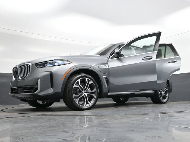 New 2026 BMW X5 xDrive50e w/ Premium Package AWD/4WD image 43