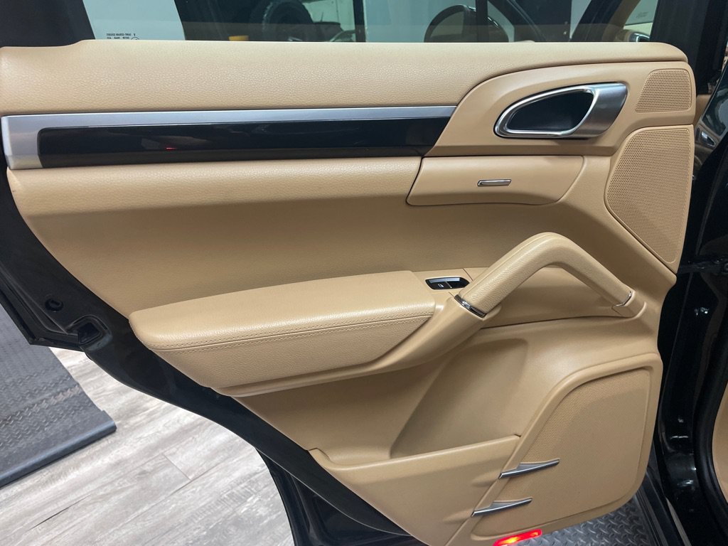 Used 2012 Porsche Cayenne AWD/4WD image 31