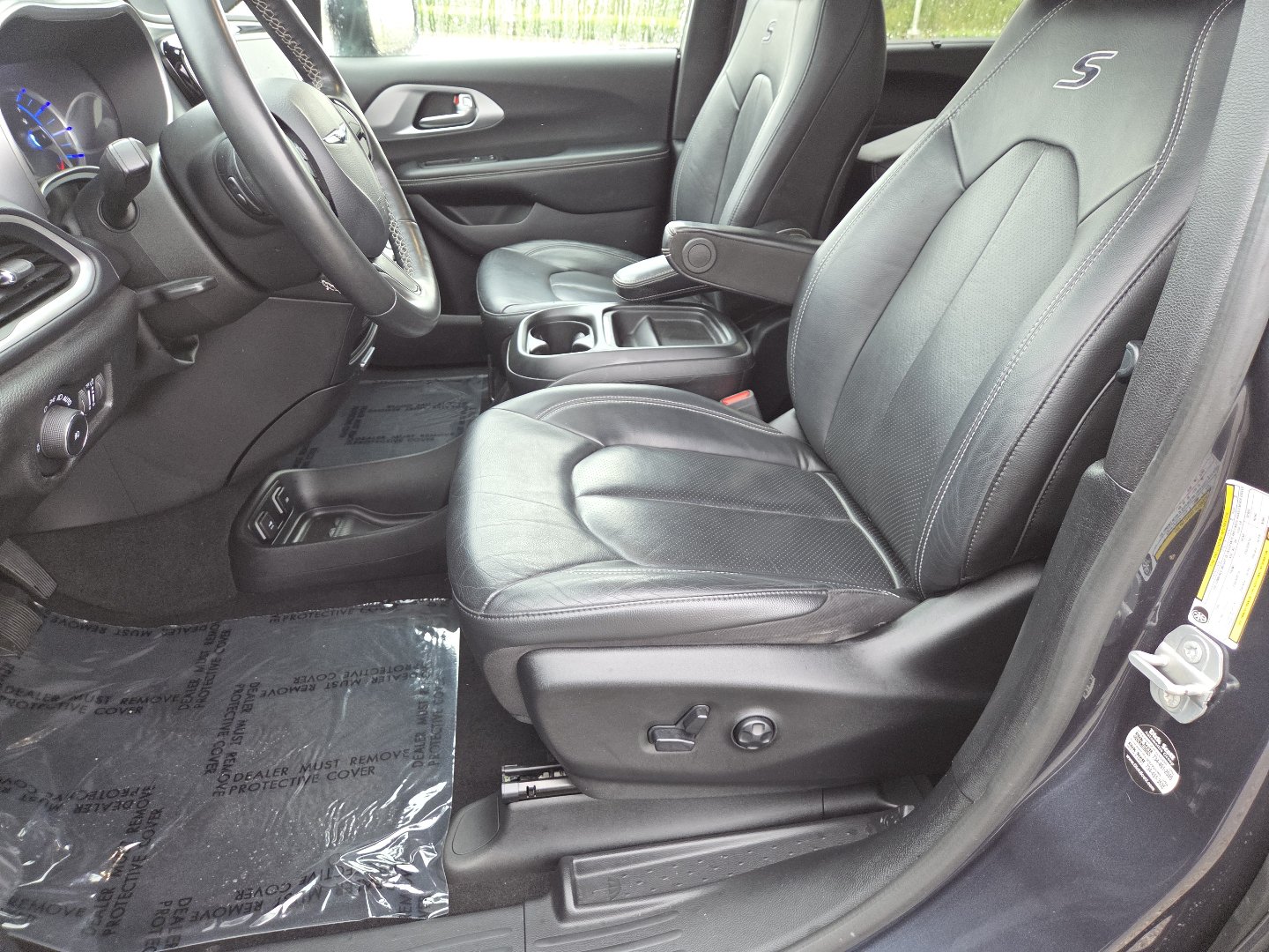 Used 2020 Chrysler Pacifica Touring-L w/ S Appearance Package FWD image 25