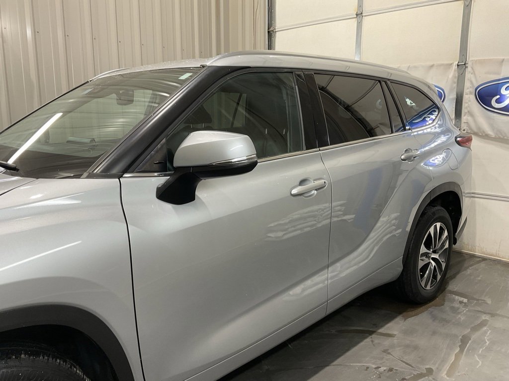 Used 2021 Toyota Highlander XLE image 5
