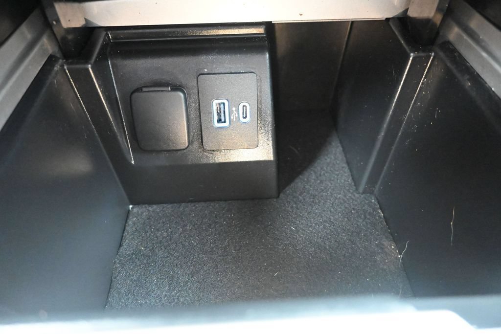 Used 2024 Ford Explorer Limited w/ Equipment Group 301A AWD/4WD image 22