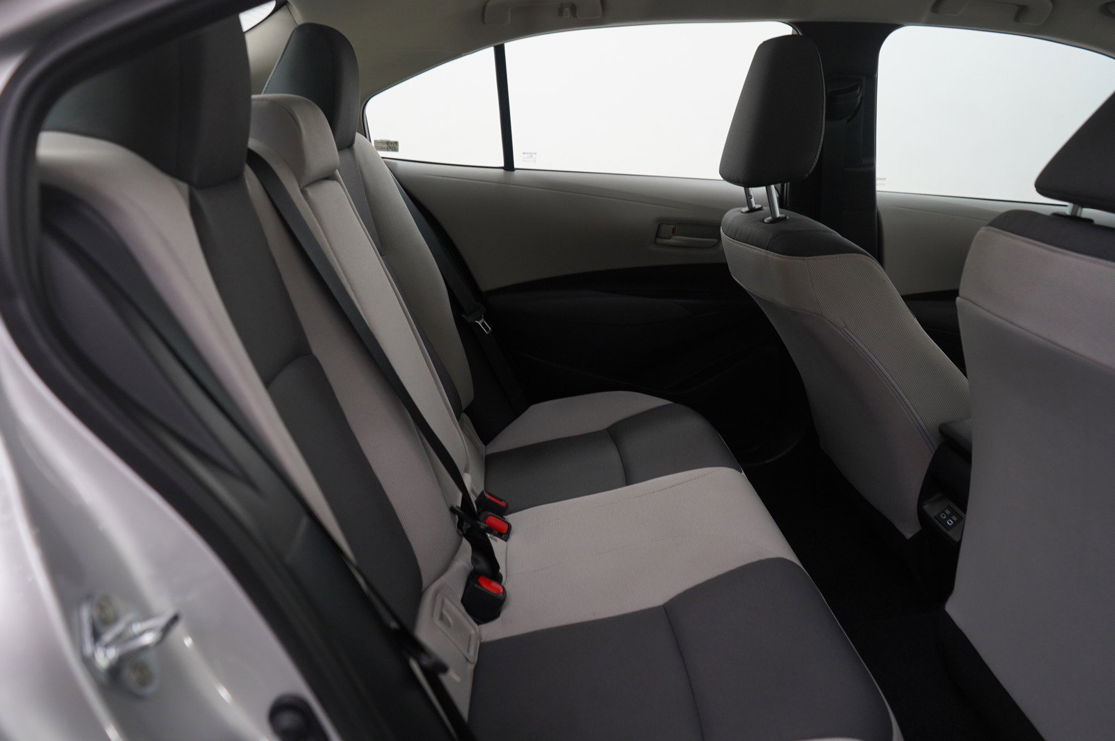 Used 2025 Toyota Corolla LE image 11