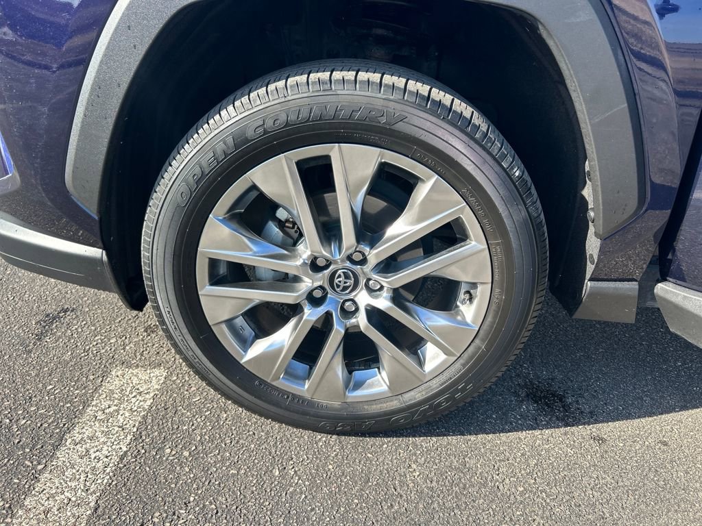 Certified 2020 Toyota RAV4 XLE Premium image 30