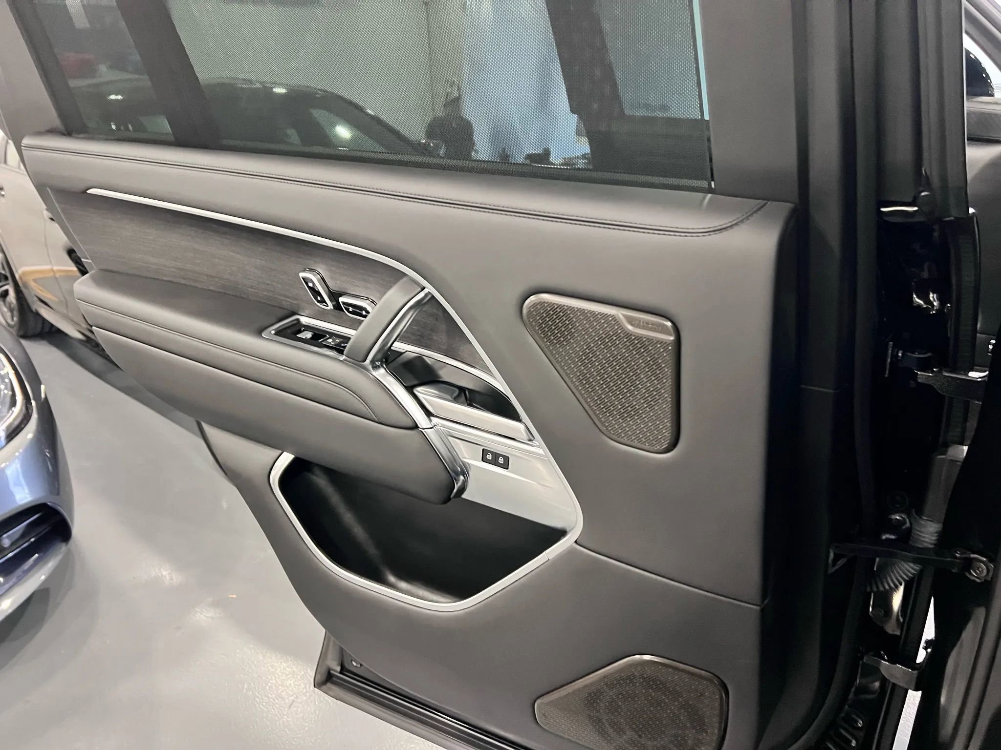 Used 2023 Land Rover Range Rover Long Wheelbase Autobiography image 52
