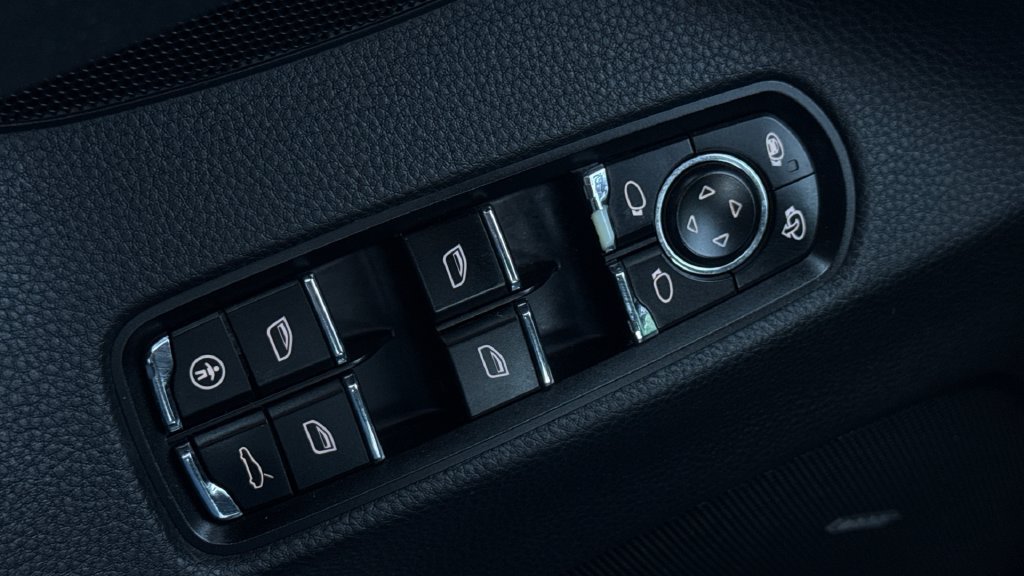 Used 2012 Porsche Panamera 4S image 36