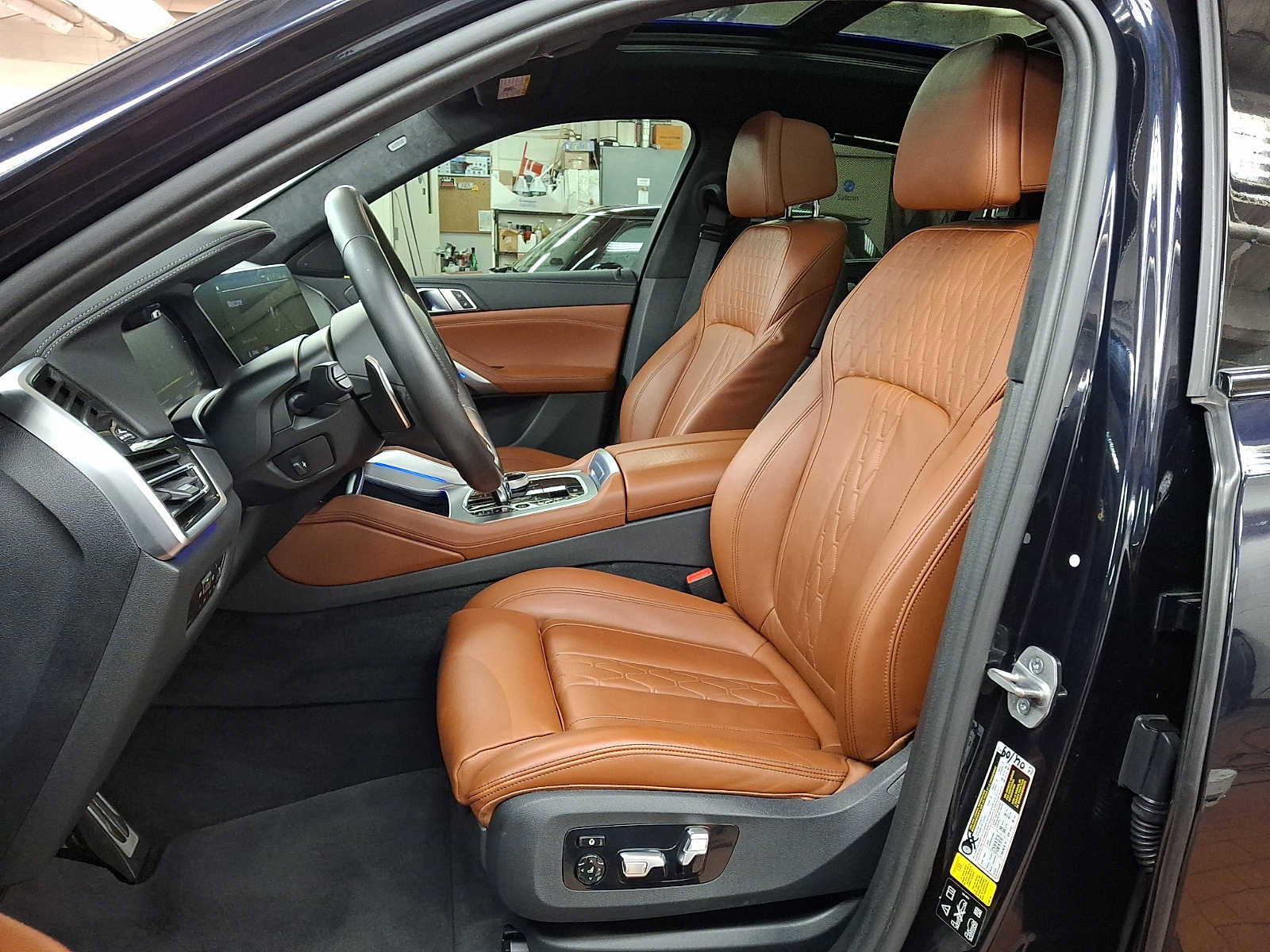 Used 2022 BMW X6 xDrive40i w/ Executive Package image 10