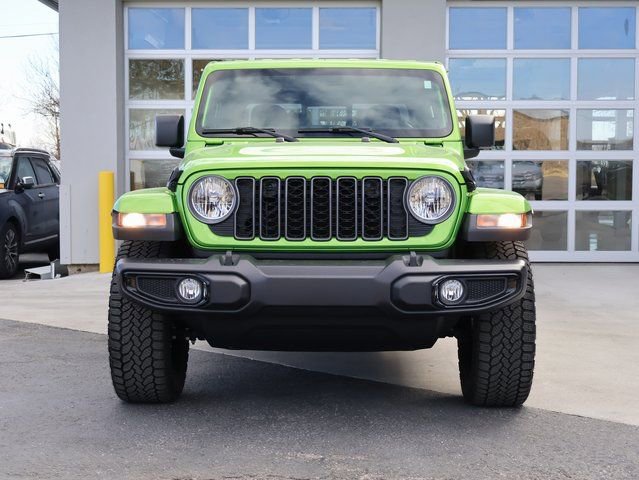 Used 2025 Jeep Gladiator Sport image 3