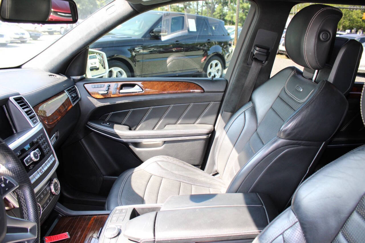 Used 2015 Mercedes-Benz GL 63 AMG 4MATIC w/ Accessory Chrome Package image 14