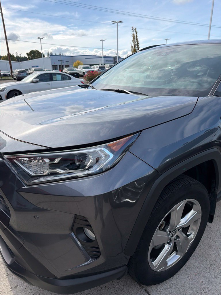 Used 2021 Toyota RAV4 XLE Premium AWD/4WD image 8