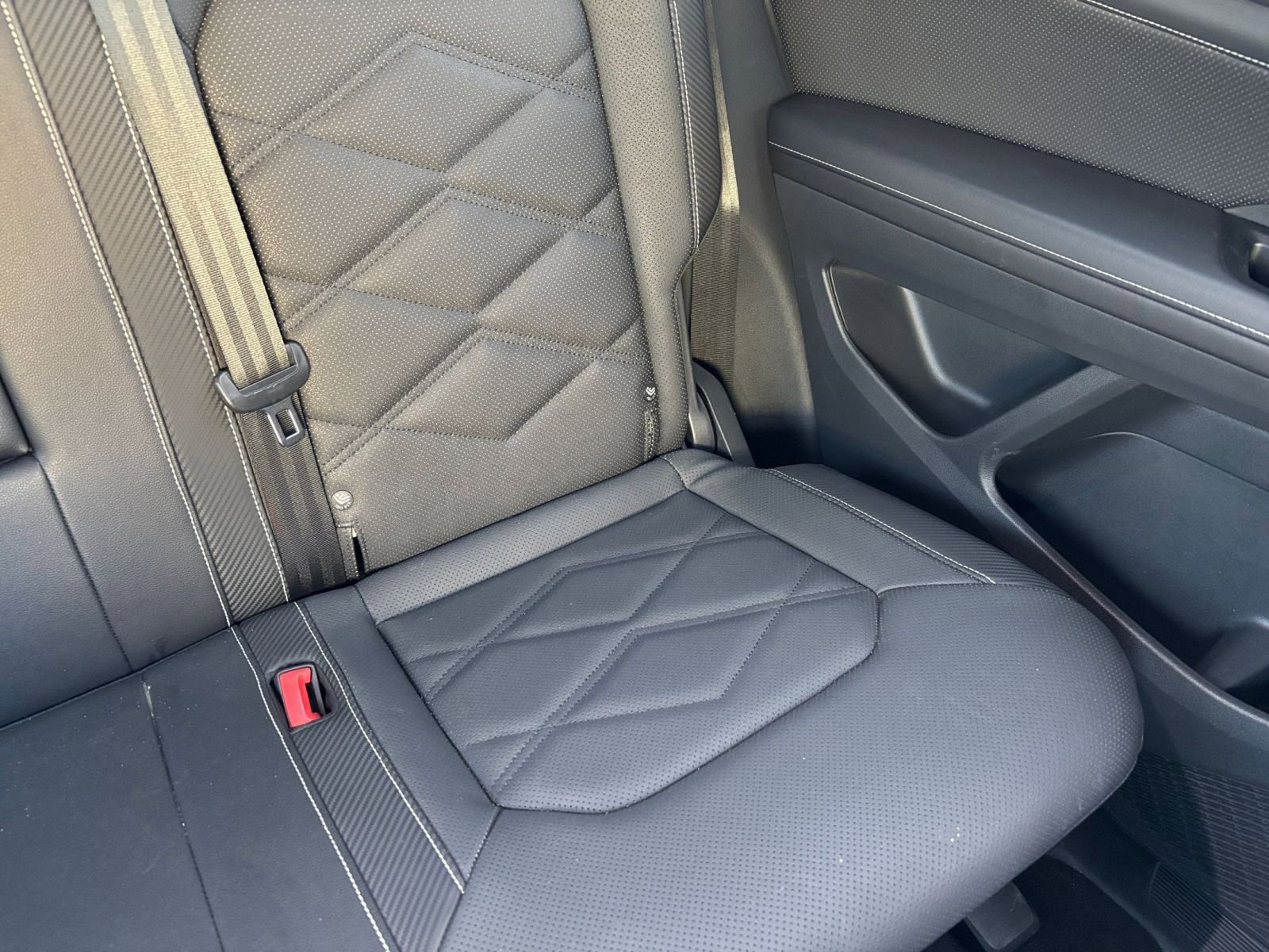 Used 2025 Volkswagen Atlas Cross Sport SE image 40