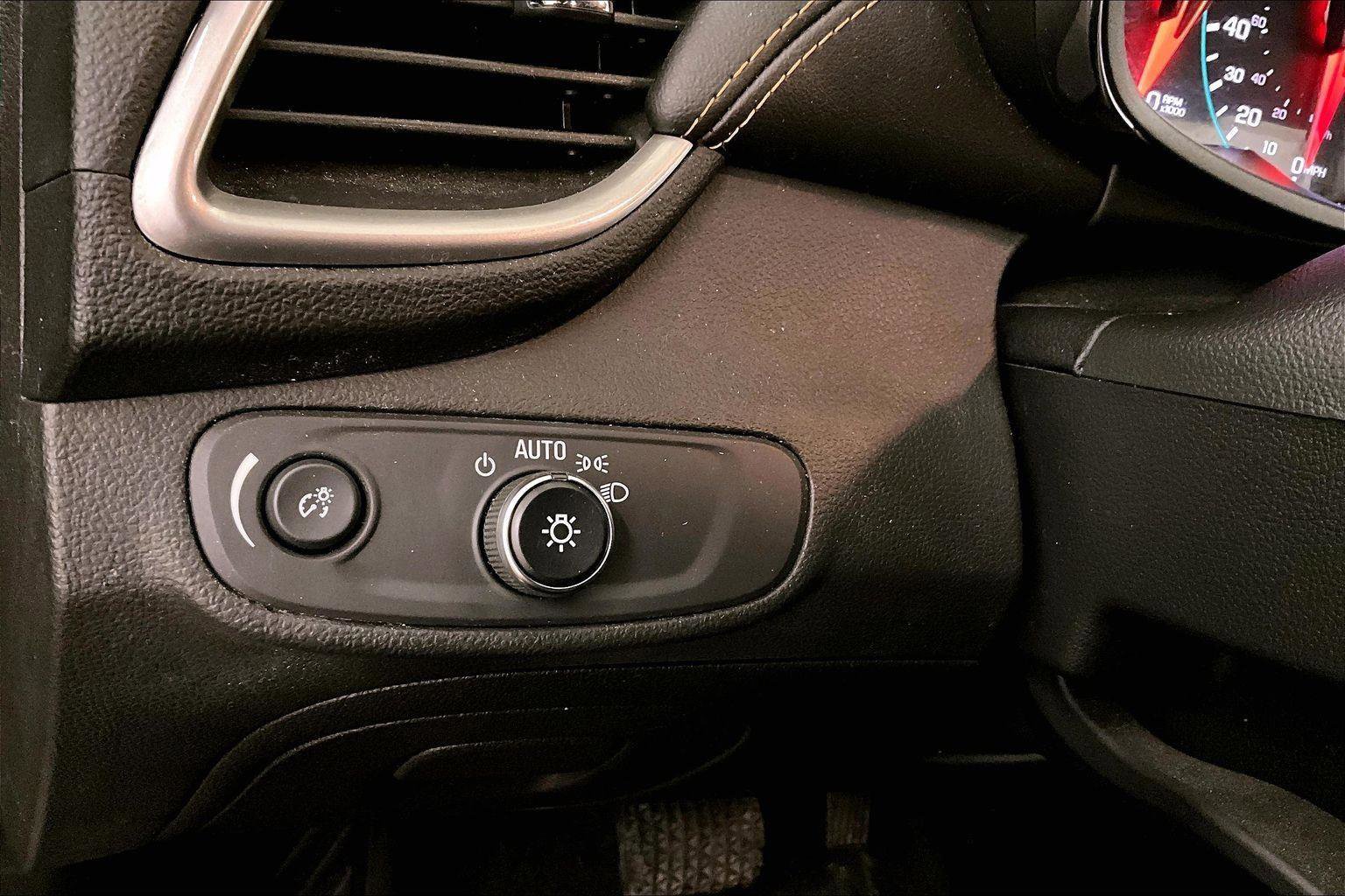 Used 2019 Chevrolet Trax LT w/ LT Convenience Package image 30